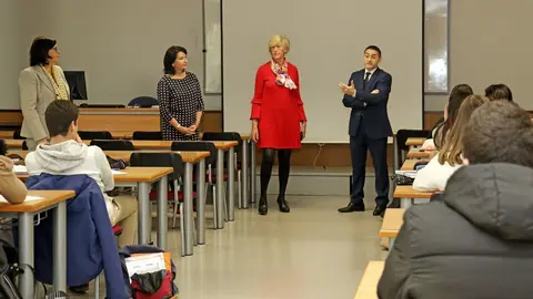La consejera de Educaci&oacute;n, Formaci&oacute;n Profesional y Turismo, Marina Lomb&oacute;, visita la Escuela de Turismo &lsquo;Altamira&rsquo;.