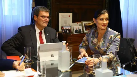 El alcalde de Bilbao, Juan Mari Aburto, se re&uacute;ne con la alcaldesa de Santander, Gema Igual
