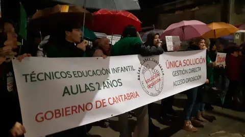 Concentraci&oacute;n de TSEI de aulas de 2 a&ntilde;os 'Soluci&oacute;n oposici&oacute;n'