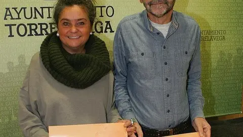 La concejala Esther V&eacute;lez y el comisario de la exposici&oacute;n Luis Alberto Salcines