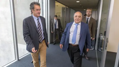 El consejero de Innovaci&oacute;n, Industria, Transporte y Comercio, Francisco Mart&iacute;n, y el director general de Operaciones de Renfe, Jos&eacute; Luis Cachafeiro