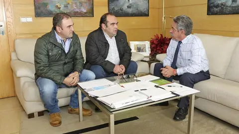 Revilla con alcalde de Camale&ntilde;o