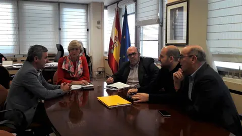 El alcalde de Bezana se reune con la consejera de Educaci&oacute;n