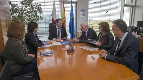 El consejero de Desarrollo Rural, Ganader&iacute;a, Pesca, Alimentaci&oacute;n y Medio Ambiente, Guillermo Blanco, se re&uacute;ne con representantes de Agroseguro