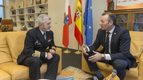 El consejero de Desarrollo, Ganader&iacute;a, Pesca, Alimentaci&oacute;n y Medio Ambiente, Guillermo Blanco, se ha reunido hoy con el nuevo comandante naval de Santander, Carlos Bonaplata
