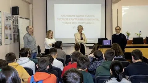 La consejera de Educaci&oacute;n, Formaci&oacute;n Profesional y Turismo, Marina Lomb&oacute;, asiste al acto de presentaci&oacute;n de los proyectos Erasmus+ en los que participa el IES La Albericia