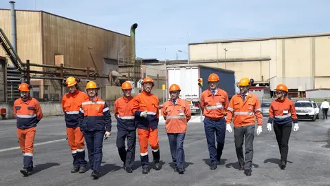 Revilla en la planta de Global Steel Wire (GSW)  en Nueva Monta&ntilde;a (archivo)