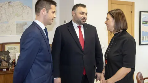 La consejera de Presidencia, Interior, Justicia y Acci&oacute;n Exterior, Paula Fern&aacute;ndez Via&ntilde;a, recibe al c&oacute;nsul general de Rumania en la zona norte, Marian Popescu.