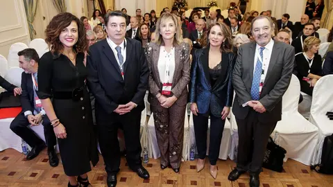 Cena de Navidad de ACEFAM, que reconoce a Sobaos Serfaina por sus 105 a&ntilde;os en Cantabria