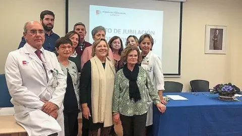 El Hospital de Laredo realiza un homenaje a los 13 profesionales jubilados este a&ntilde;o