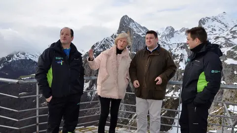 Lomb&oacute; anuncia que Cantur instalar&aacute; un nuevo mirador en la estaci&oacute;n superior del Telef&eacute;rico de Fuente D&eacute;