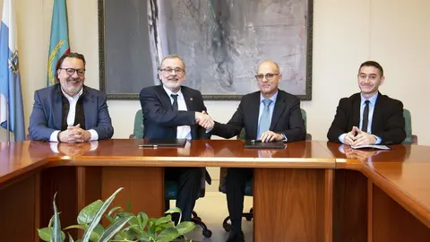 Fotonoticia Uc Firma Renovaci&oacute;n Convenio Titulados Mercantiles Y Empresariales