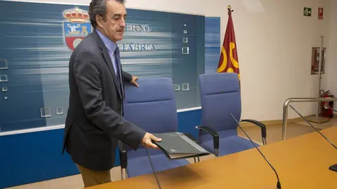 El consejero de Innovaci&oacute;n, Industria, Transporte y Comercio, Francisco Mart&iacute;n, presenta el presupuesto de su departamento para 2020