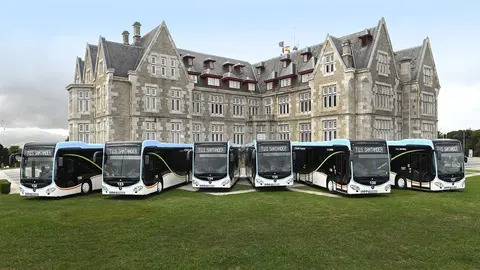 Imagen de los &uacute;ltimos autobuses h&iacute;bridos adquiridos por el Ayuntamiento para el Transporte Urbano de Santander (TUS)