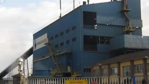 Ferroatl&aacute;ntica, Industria