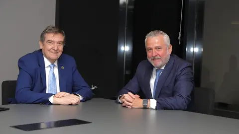 Miguel Fern&aacute;ndez, director del Gabinete T&eacute;cnico de FESBAL,  y Jaime Hortelano, presidente y CEO del Grupo CMC.