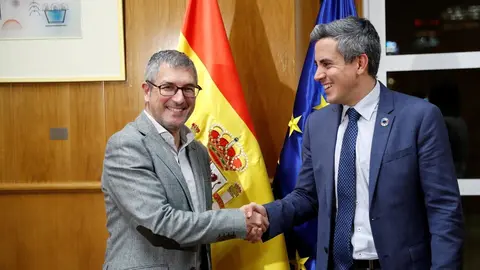 El vicepresidente de Cantabria, Pablo Zuloaga, con el secretario de Estado de Medio Ambiente, Hugo Mor&aacute;n