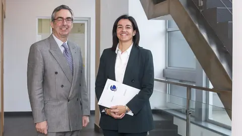 El presidente del Cl&uacute;ster Mar&iacute;timo de Cantabria (MarCA), Juan Luis S&aacute;nchez, y la secretaria de la entidad, Beatriz Sancristobal, hacen balance de 2019