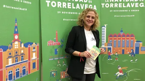 La concejala de Festejos de Torrelavega, Patricia Portilla, presenta la programaci&oacute;n de Navidad