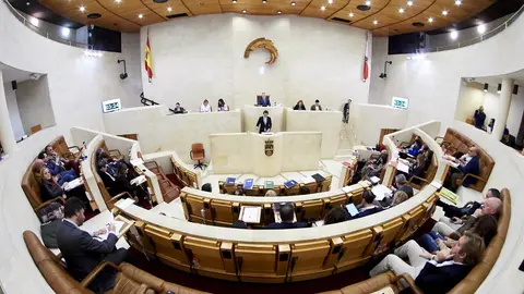 Vista general de la sesi&oacute;n plenaria en el Parlamento de Cantabria para la aprobaci&oacute;n de los Presupuestos de 2020, en Santander (Espa&ntilde;a), a 19 de diciembre de 2019.