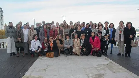 Foto de familia de los profesionales de Atenci&oacute;n Primaria jubilados este a&ntilde;o