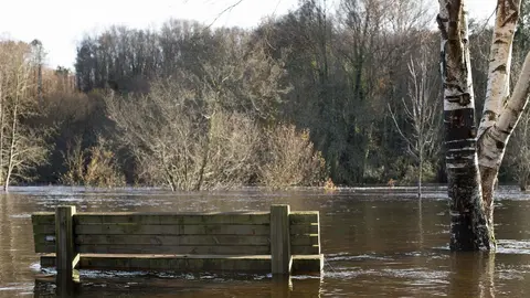 Un parque queda inundado debido al desbordamiento del R&iacute;o Mi&ntilde;o como consecuencia de las intensas lluvias caidas en los ultimos dos meses y especialmente los ultimos dias, en Begonte, comarca de Tierra Llana /Lugo /Galicia (Espa&ntilde;a), a 17 de diciembre de 20