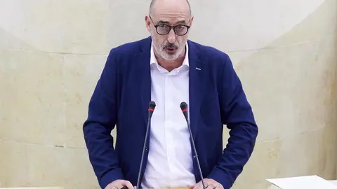 El portavoz de Ciudadanos Cantabria, F&eacute;lix &Aacute;lvarez , interviene en la sesi&oacute;n plenaria del Parlamento de Cantabria para la aprobaci&oacute;n de los Presupuestos de 2020, en Santander (Espa&ntilde;a), a 19 de diciembre de 2019.