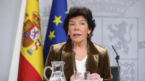 La portavoz y ministra de Educaci&oacute;n funciones, Isabel Cela&aacute;, durante la rueda de prensa tras el Consejo de Ministros en La Moncloa, Madrid (Espa&ntilde;a), a 20 de diciembre de 2019.