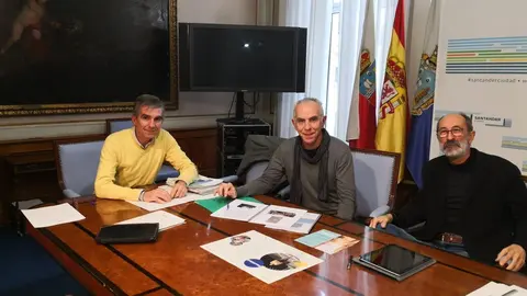 El concejal de Movilidad Sostenible, C&eacute;sar D&iacute;az, se ha reunido con la asociaci&oacute;n Cantabria ConBici