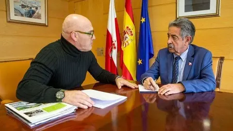 El presidente de Cantabria, Miguel &Aacute;ngel Revilla, durante su encuentro con Rodolfo Montero