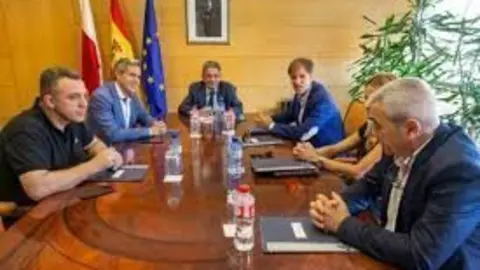 gobierno patronal y sindicatos en reuni&oacute;n anterior