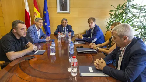 11:00	Gobierno de Cantabria 	El presidente de Cantabria, Miguel &Aacute;ngel Revilla, se re&uacute;ne con representantes de UGT, CC.OO. y CEOE-CEPYME. (Gr&aacute;ficos al inicio de la reuni&oacute;n y declaraciones al finalizar la misma).

15 JULIO 2019 &copy; Miguel De la Parra