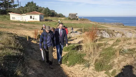 Guillermo Blanco visita las dunas colgantes de Punta de la Mesa