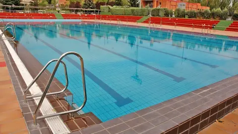 Imagen de recurso de una piscina p&uacute;blica