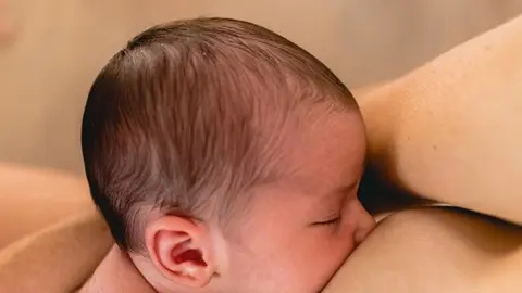 Cartel exposici&oacute;n sobre lactancia materna en Valdecilla