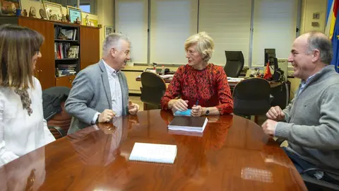 Marina Lomb&oacute; con el alcalde de Villaescusa