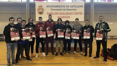 El CD Estela de baloncesto en el pabell&oacute;n Guillermo Cort&eacute;s de Guarnizo