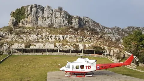 Foto de rescate a excursionista pamplon&eacute;s en el Pico de las Nieves en Guriezo