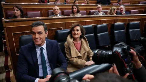 El presidente del Gobierno en funciones, Pedro S&aacute;nchez y la vicepresidenta del Gobierno en funciones, Carmen Calvo