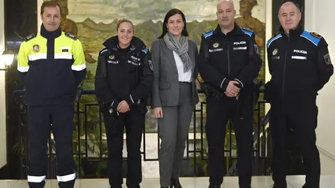 La alcaldesa de Santander, Gema Igual, recibe a los agentes municipales que viajar&aacute;n a Gambia con la ONG Kalilu Jammeh