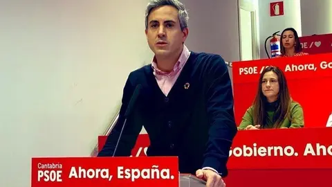El secretario general del PSOE de Cantabria y vicepresidente regional, Pablo Zuloaga, interviene ante el Comit&eacute; Regional del partido