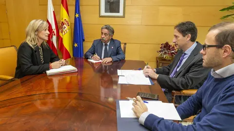 10:00.- Despacho Del Presidente.  El Presidente Miguel &Aacute;ngel Revilla, Recibe A La Alcaldesa De Castro Urdiales, Susana Herr&aacute;n. 08 Enero 2020 &copy; Miguel De La Parra