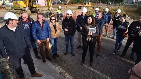 La alcaldesa de Santander, Gema Igual, visita las obras del centro c&iacute;vico de Cueto