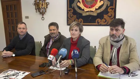La alcaldesa de Camargo, Esther Bolado, el primer teniente de alcalde y concejal de Protecci&oacute;n Civil, H&eacute;ctor Lav&iacute;n, el concejal de Deportes, Gonzalo Rode&ntilde;o, y el presidente de la Uni&oacute;n Monta&ntilde;esa Escobedo, Luis Merino.