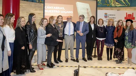 Presentaci&oacute;n del libro 'C&aacute;ntabras, nuestro legado' en la sala Griega del Palacio de Festivales