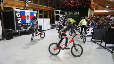 OLYMPUS DIGITAL CAMERA         