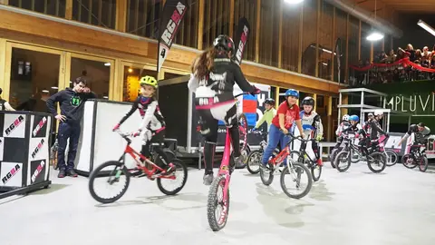 OLYMPUS DIGITAL CAMERA         