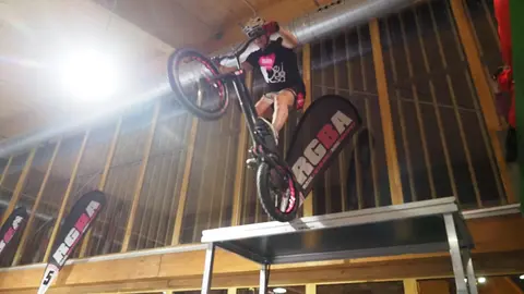 OLYMPUS DIGITAL CAMERA         