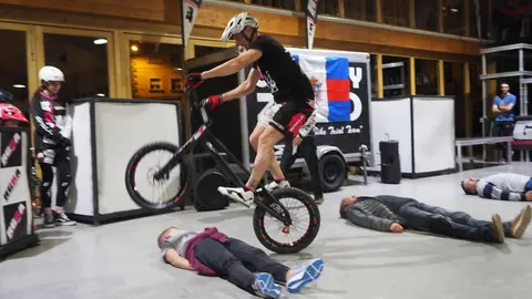 OLYMPUS DIGITAL CAMERA         