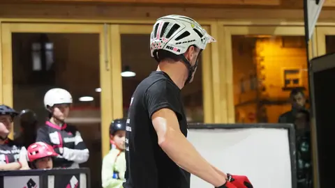 OLYMPUS DIGITAL CAMERA         